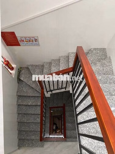 CHDV ngay cổng sau đại học văn lang