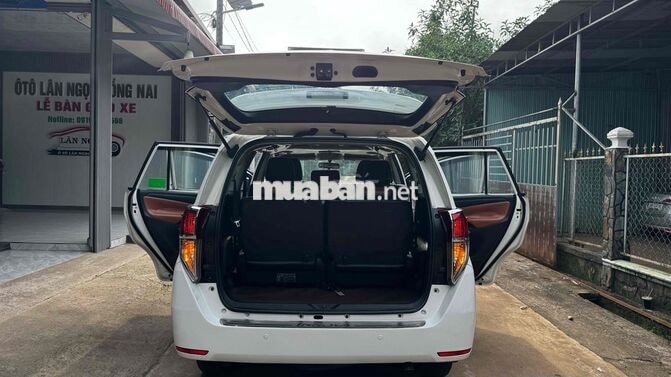 Toyota Innova 7 chỗ Số sàn Xăng Trắng
