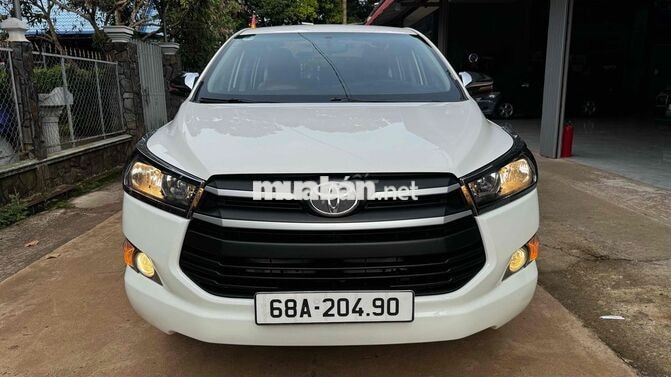 Toyota Innova 7 chỗ Số sàn Xăng Trắng