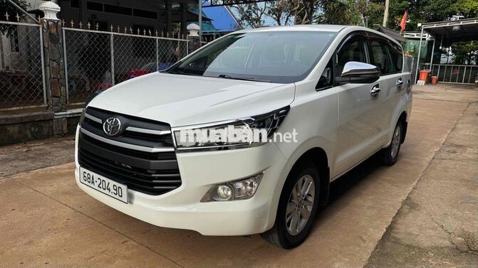 Toyota Innova 7 chỗ Số sàn Xăng Trắng