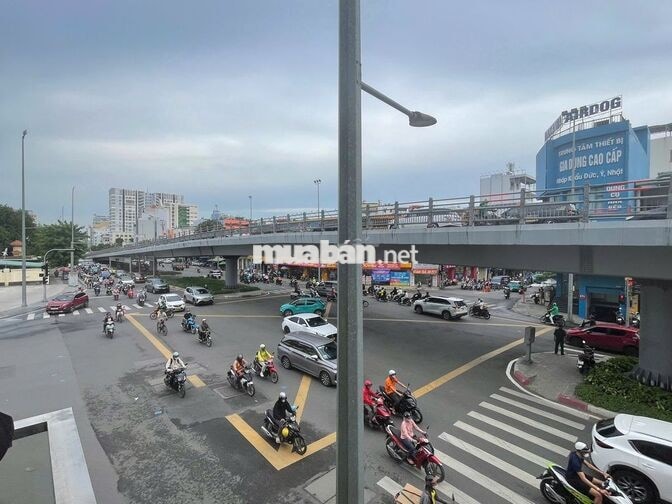 NGÃ 4 CỘNG HÒA – HOÀNG HOA THÁM, TÂN BÌNH - 8X20m - 4 TẦNG MỚI 100%