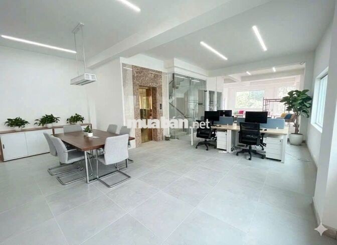 CHO THUE TOÀ NHÀ GÓC 2 MẶT TIỀN 1.300M2 TRUNG TÂM QUẬN 5