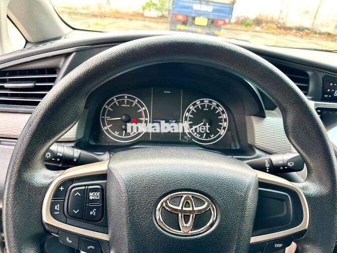 Toyota Innova 2.0E 2020 Vàng cát Số sàn