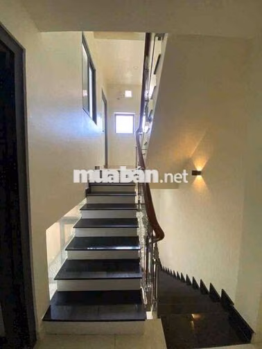 Cho Thuê Nhà Mới Xây DT 180m2 1Trệt 2Lầu 4Pn 3Wc Sân Đậu Ôtô