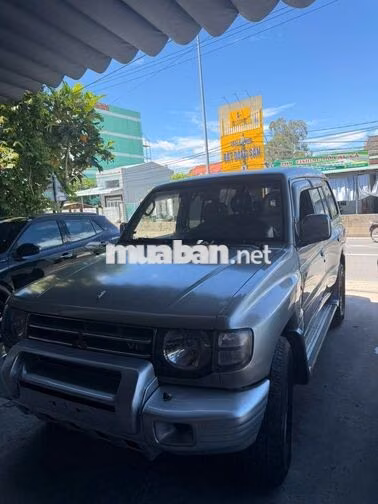 Mitsubishi Pajero 5 chỗ Bạc