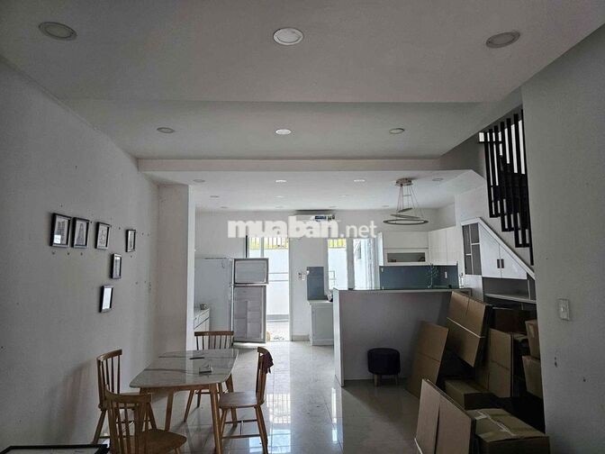Nhà Phú Mỹ , Thủ Dầu Một 6x22m. 1 trệt 1 Lầu 3pn sẵn nội thất