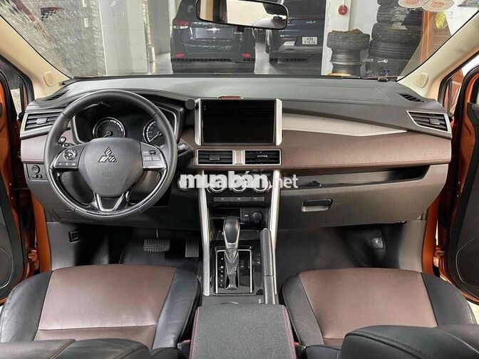 Mitsubishi Xpander Cross 7 chỗ màu Cam