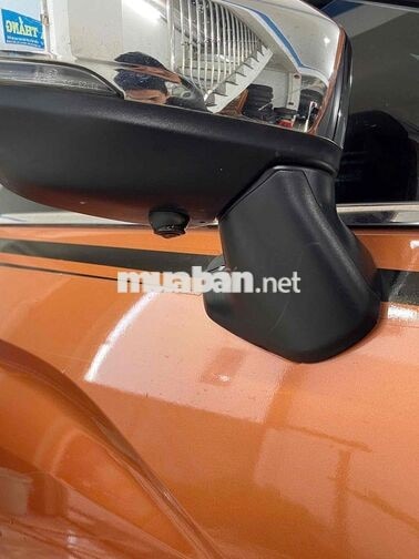 Mitsubishi Xpander Cross 7 chỗ màu Cam