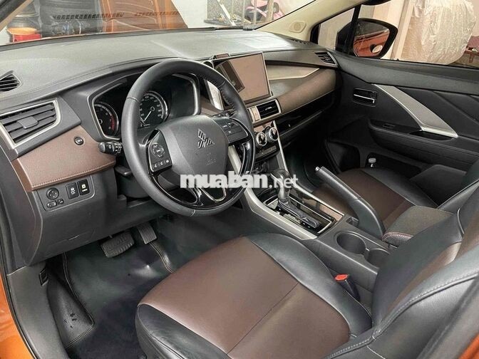 Mitsubishi Xpander Cross 7 chỗ màu Cam