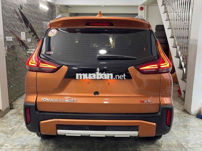 Mitsubishi Xpander Cross 7 chỗ màu Cam