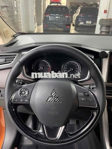 Mitsubishi Xpander Cross 7 chỗ màu Cam