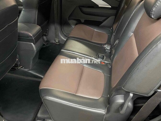Mitsubishi Xpander Cross 7 chỗ màu Cam