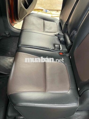 Mitsubishi Xpander Cross 7 chỗ màu Cam