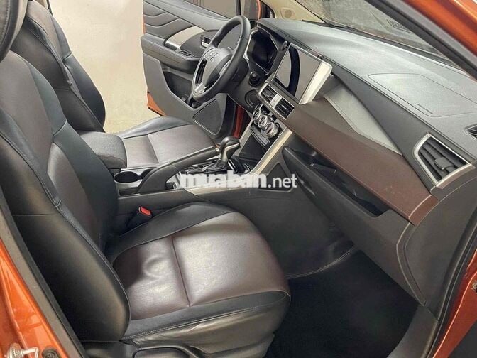 Mitsubishi Xpander Cross 7 chỗ màu Cam
