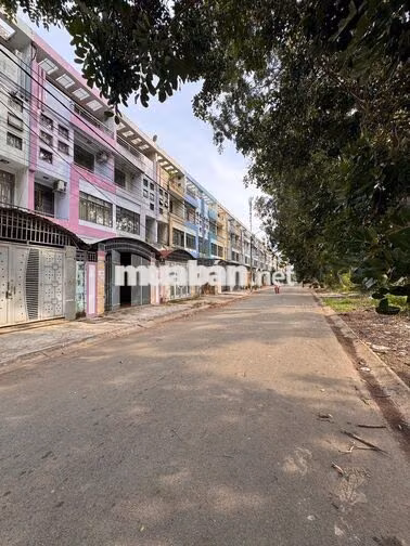 Cho thuê nhà nguyên căn 3 tầng, KDC Tân Đức, Đức Hòa, Long An