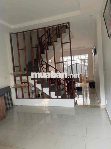 Nhà 1 trệt 1 lầu đường 11 Trường Thọ sẵn nội thất gần chợ Thủ Đức