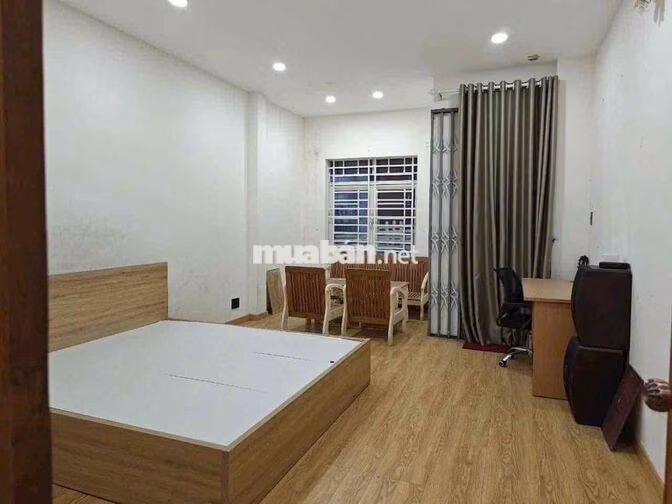 Nhà 1 trệt 1 lầu đường 11 Trường Thọ sẵn nội thất gần chợ Thủ Đức