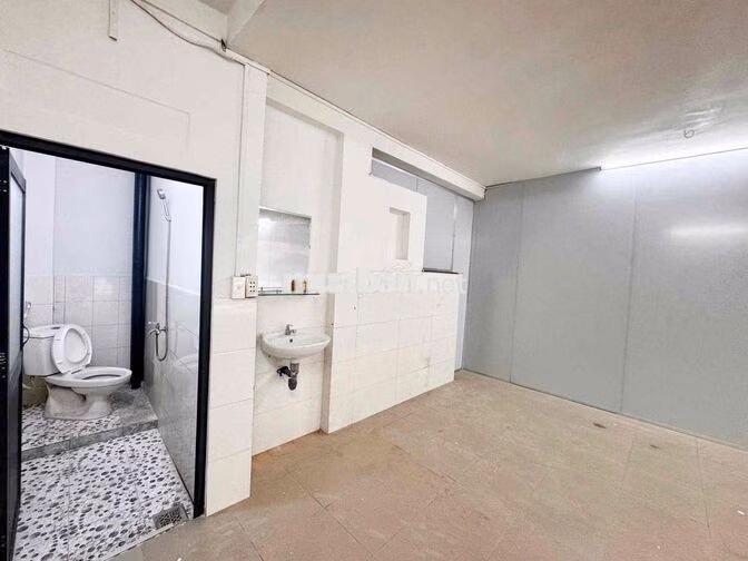 Cho thuê mặt bằng kinh doanh tự do rộng rãi có lối đi riêng