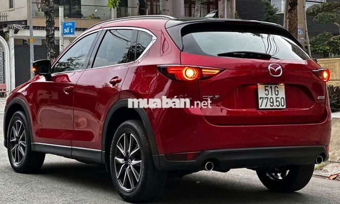 Mazda CX-5 5 chỗ Tự động màu Đỏ
