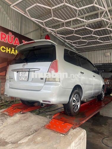 Toyota Innova 7 chỗ Bạc 2008 j