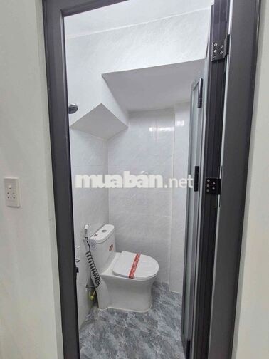 CHO THUÊ NHÀ NGUYÊN CĂN 1 TRỆT 1 LẦU 2PN RỘNG NHÀ MỚI GẦN Q5