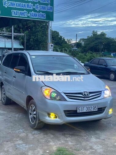Toyota Innova 7 chỗ Bạc 2008 j