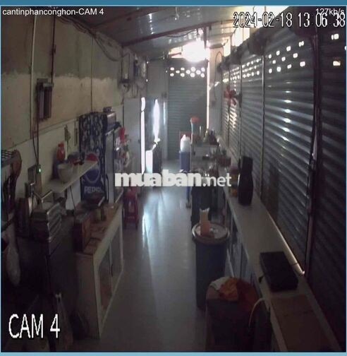 tuyển người phụ bán căn tin trường học
