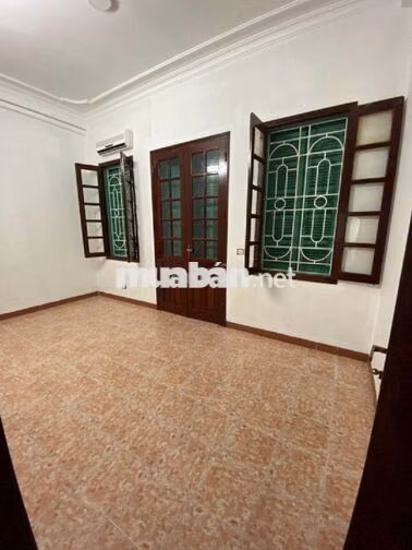 Cho thuê nhà ngõ 26 phố Mạc Thái Tông, DT 40M x 5 tầng - 20 triệu/th