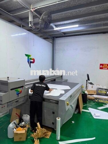 TUYÊN THỢ LÀM NGÀNH QUẢNG CÁO