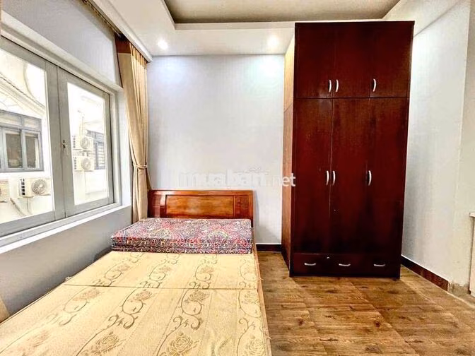 PHÒNG NGỦ CÓ BAN CÔNG GẦN ĐẠI HỌC RMIT, TDTU,KHU DÂN CƯ SADECO Q7