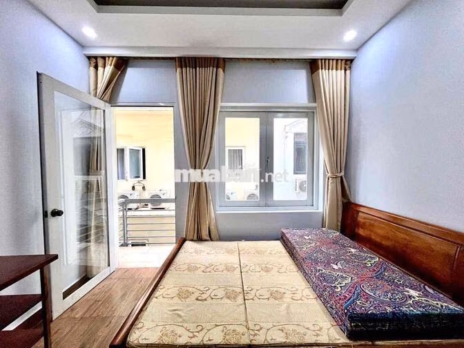 PHÒNG NGỦ CÓ BAN CÔNG GẦN ĐẠI HỌC RMIT, TDTU,KHU DÂN CƯ SADECO Q7