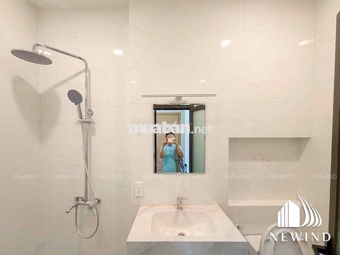 STUDIO BANCON, CỬA SỔ MỚI XÂY 100%, CHỈ TÍNH ĐIỆN, ĐỐI DIỆN RMIT, TĐTU