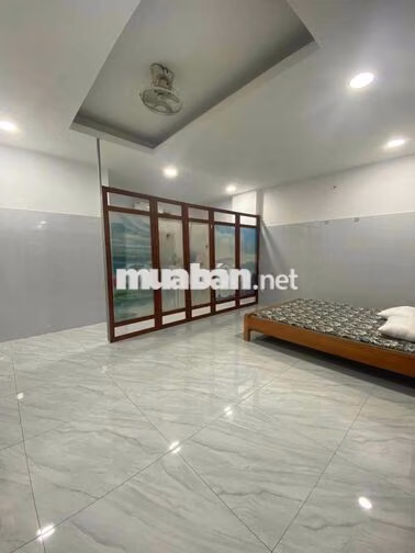 Nhà khu tên lửa đường kinh doanh 7 phòng 6x22m 3.5 tấm 10máy lạnh 42tr