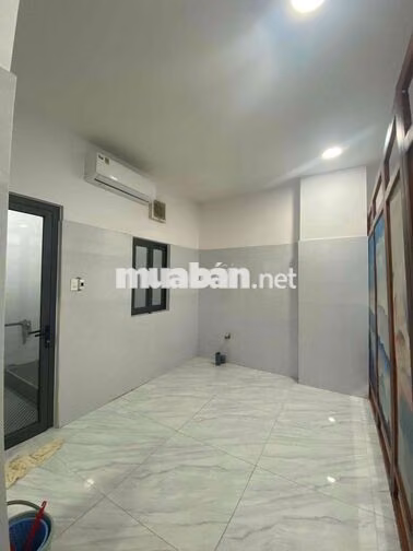 Nhà khu tên lửa đường kinh doanh 7 phòng 6x22m 3.5 tấm 10máy lạnh 42tr