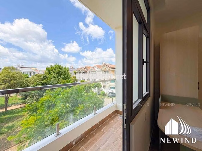 STUDIO BANCON, CỬA SỔ MỚI XÂY 100%, CHỈ TÍNH ĐIỆN, ĐỐI DIỆN RMIT, TĐTU