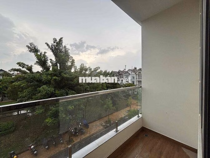 KHAI TRƯƠNG STUDIO ĐỐI DIỆN RMIT - BAN CÔNG CỬA SỔ NỘI THẤT SIÊU XINH