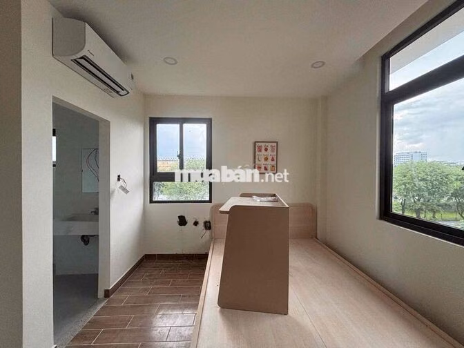 KHAI TRƯƠNG STUDIO ĐỐI DIỆN RMIT - BAN CÔNG CỬA SỔ NỘI THẤT SIÊU XINH