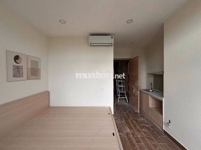 KHAI TRƯƠNG STUDIO ĐỐI DIỆN RMIT - BAN CÔNG CỬA SỔ NỘI THẤT SIÊU XINH