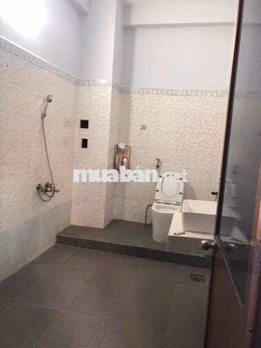 Cho thuê Mặt bằng Kinh Doanh VIP sát ngã 4 Chợ Đình, siêu thị, chung c