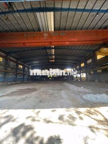 xưởng 1800 m giá 100 tr đường container 40f vào 24/24 Bình Chánh