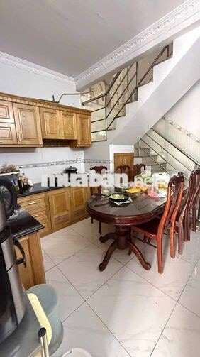 Một căn nhà, bốn điểm cộng: Ngang 4m 3 phòng ngủ 2 ban công 2 mặt hẻm