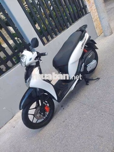 Honda SH Mode 2018 Trắng đen Nữ