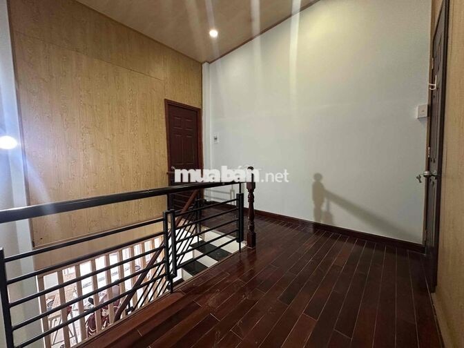 Cho thuê nhà nguyên căn cọc 1 tt 1 chính chủ ban công view Landmark 81