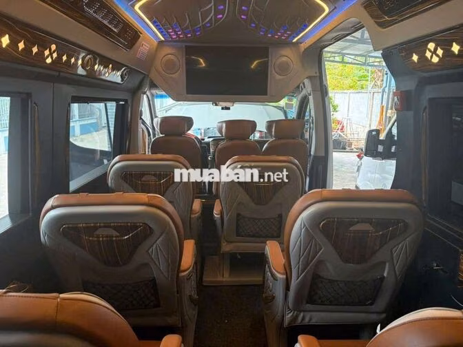 Hyundai Solati Dcar 2019 12 chỗ Trắng
