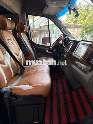 Hyundai Solati Dcar 2019 12 chỗ Trắng