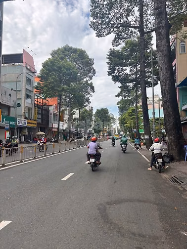 TÒA NHÀ NGUYỄN TRI PHƯƠNG – HẦM 7 TẦNG- HĐT 78 triệu/th - 33 TỶ TL