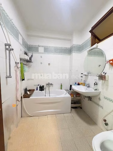 Giá rẻ nhất khu 158 Hoàng Hoa Thám 4 tầng 4 x 20m ngay cổng Ga T3 TSN
