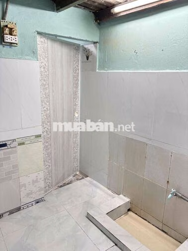 Nhàtrọ  riêng biệt ko chung chủ điện nhà nước .
