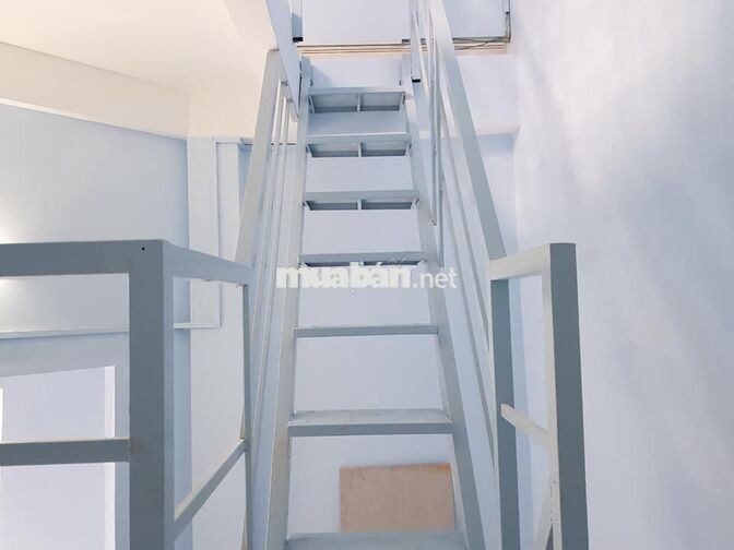 nhà nguyên căn 1 trệt một lửng 1 lầu 