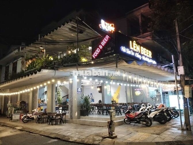 NHÂN VIÊN PHỤC VỤ QUÁN NHẬU